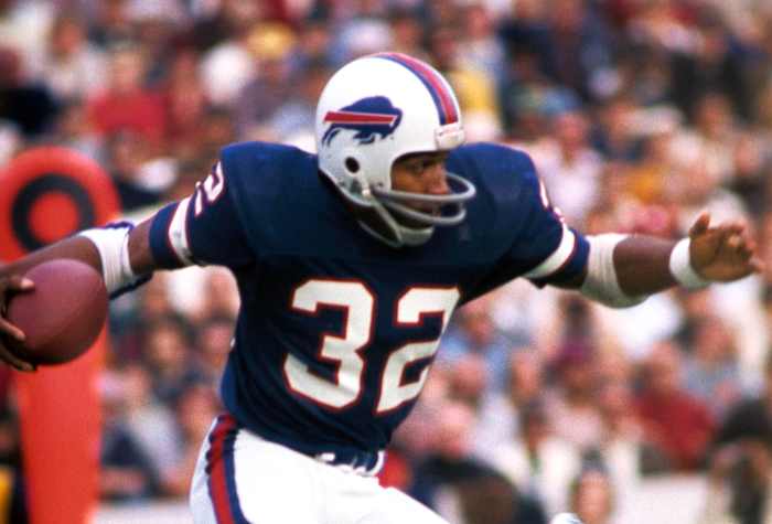 Buffalo Bills running back O.J. Simpson (32) runs the ball against the Baltimore Colts at Rich Stadium.